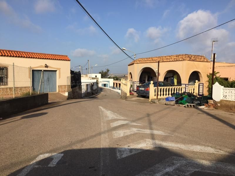Se vende Casa OKUPADA en Cuevas Del Lino 6 Níjar, (Almería). - foto 3