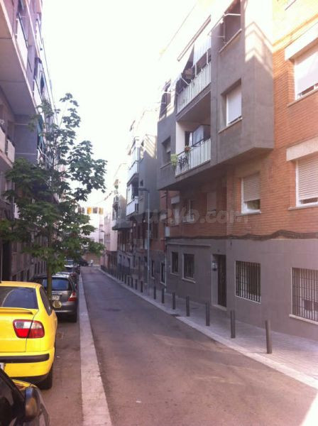Se vende piso OKUPADO en Sant Hilari Sacalm 36 de Badalona,  - foto 2