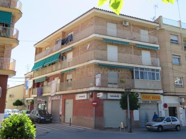Se vende Piso OKUPADO en Calle Garcia Lorca 2 Peligros, (Granada).