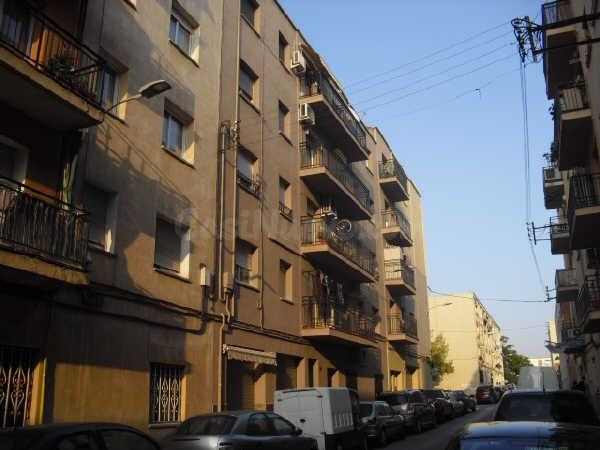 Se vende Piso OKUPADO en Casp 29 Sabadell, (Barcelona). - foto 2