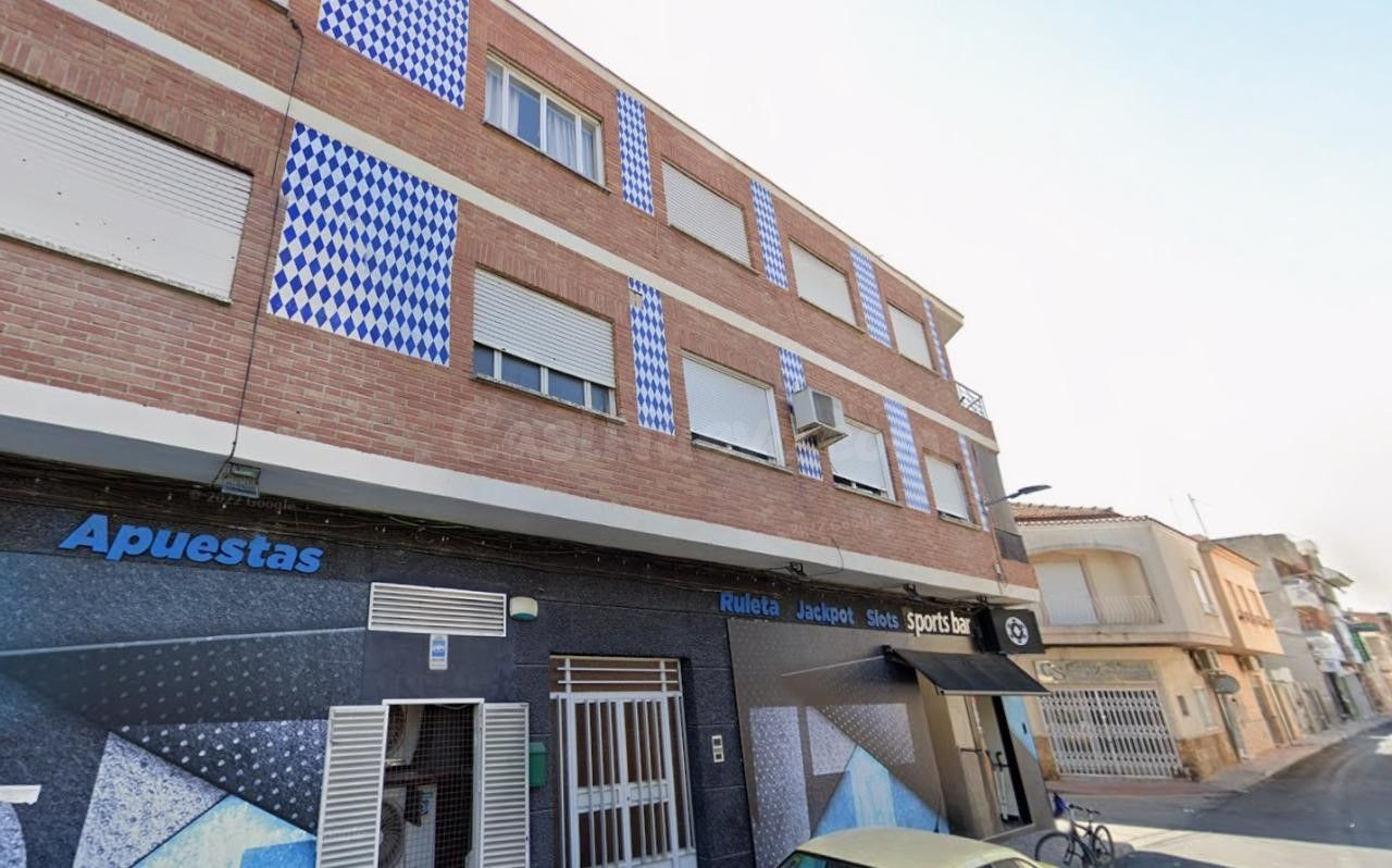 SE VENDE PISO ALQUILADO EN Plaza Alfonso Escamez Nº 1 Torres - foto 2