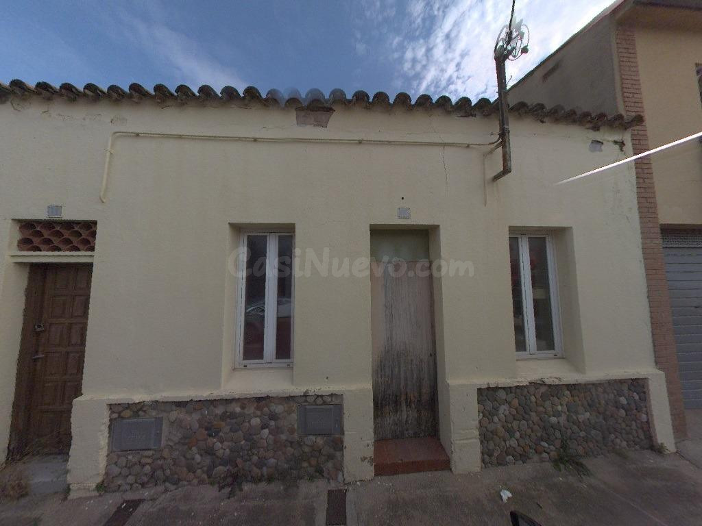 Se vende Casa Adosada OKUPADA en Montbo 9-11-13 Girona, (Girona).