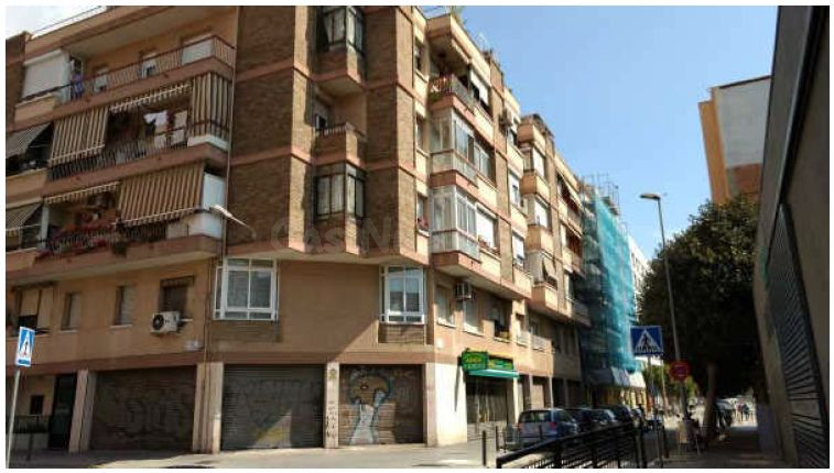 Se vende Piso OKUPADO en Natzaret 6 Hospitalet de Llobregat  - foto 2
