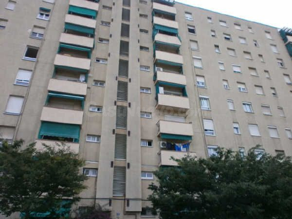 Se vende Piso OKUPADO en Aprestadors 11 Sabadell, (Barcelona - foto 2