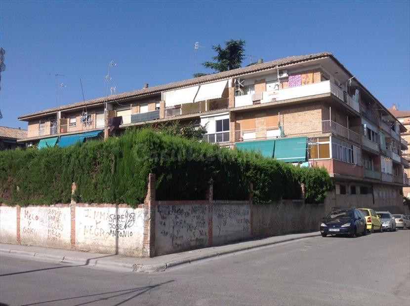 Se vende Piso OKUPADO en Calle Calle Conde De Torrepalma 3 Granada, (Granada).