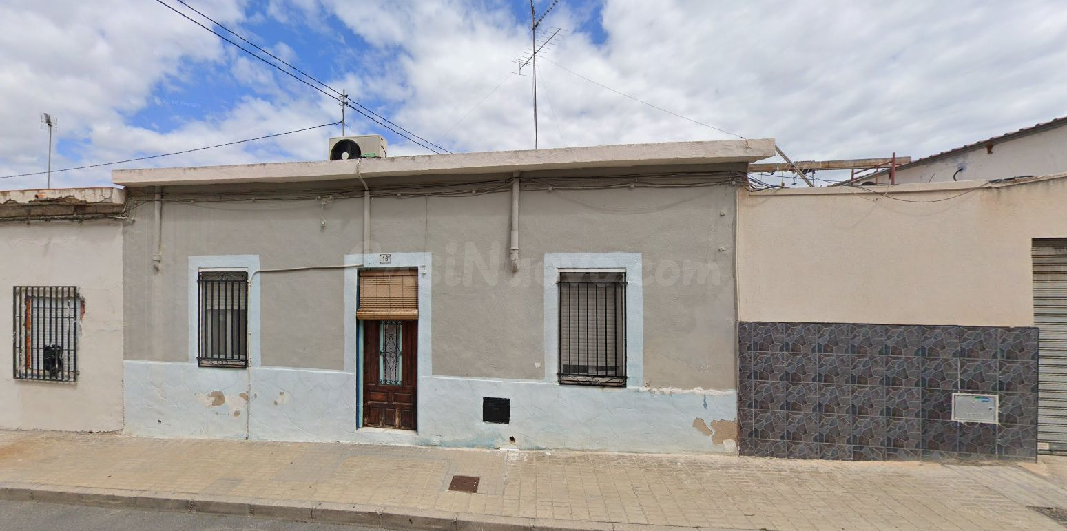 Se vende Casa OKUPADA en Nieves 16 Elda, (Alicante/Alacant).