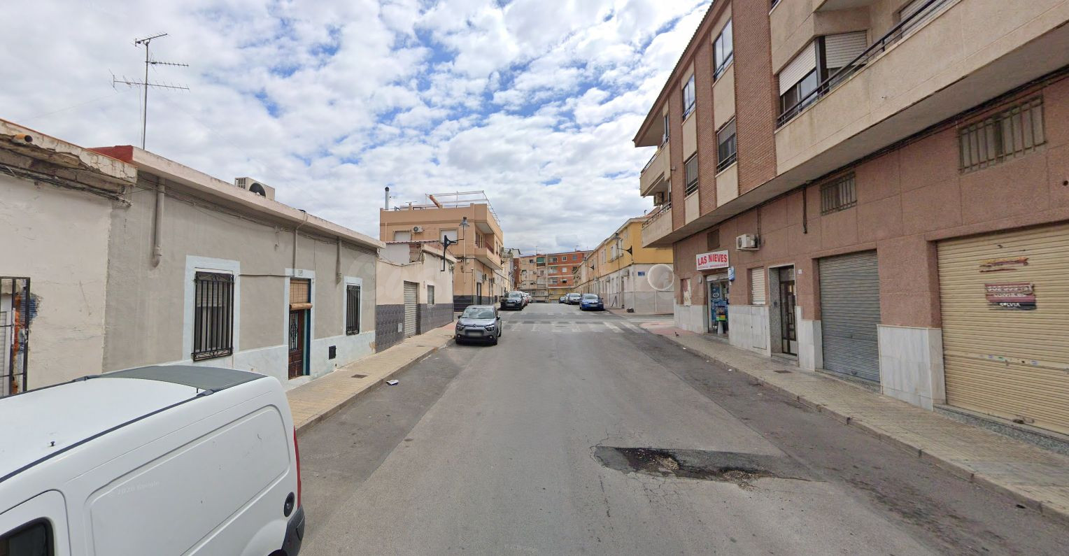 Se vende Casa OKUPADA en Nieves 16 Elda, (Alicante/Alacant). - foto 3