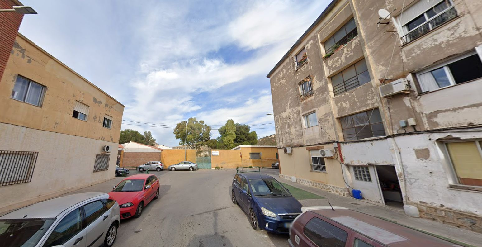 Se vende Piso OKUPADO en San Isidoro 14 Cartagena, (Murcia). - foto 3
