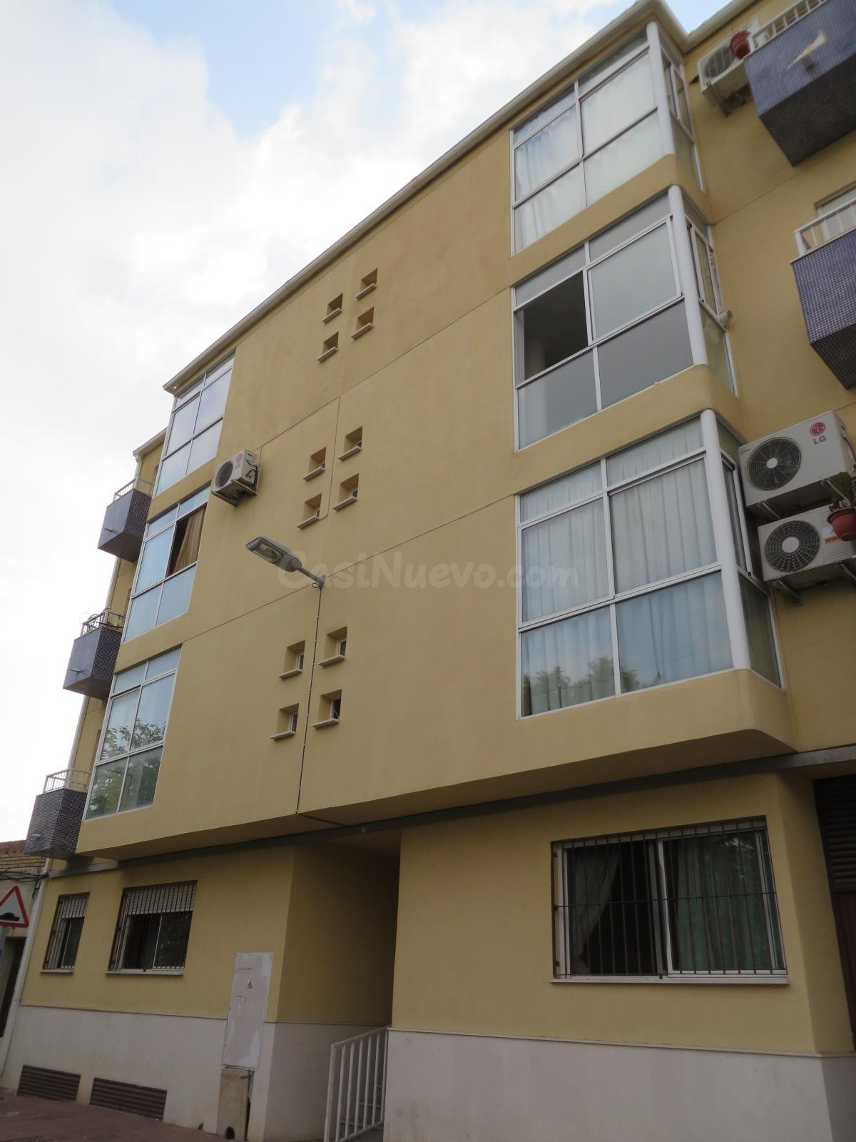 Se vende Piso OKUPADO en Calle Calle Carril Torre Ibañez 25  - foto 4