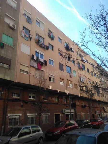 Se vende Piso OKUPADO en Napols 31 de Badalona, Barcelona.
