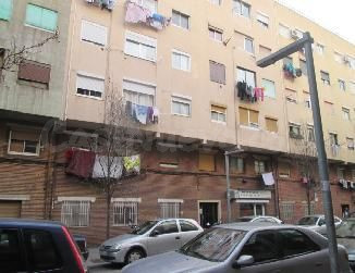 Se vende Piso OKUPADO en Napols 31 de Badalona, Barcelona. - foto 3