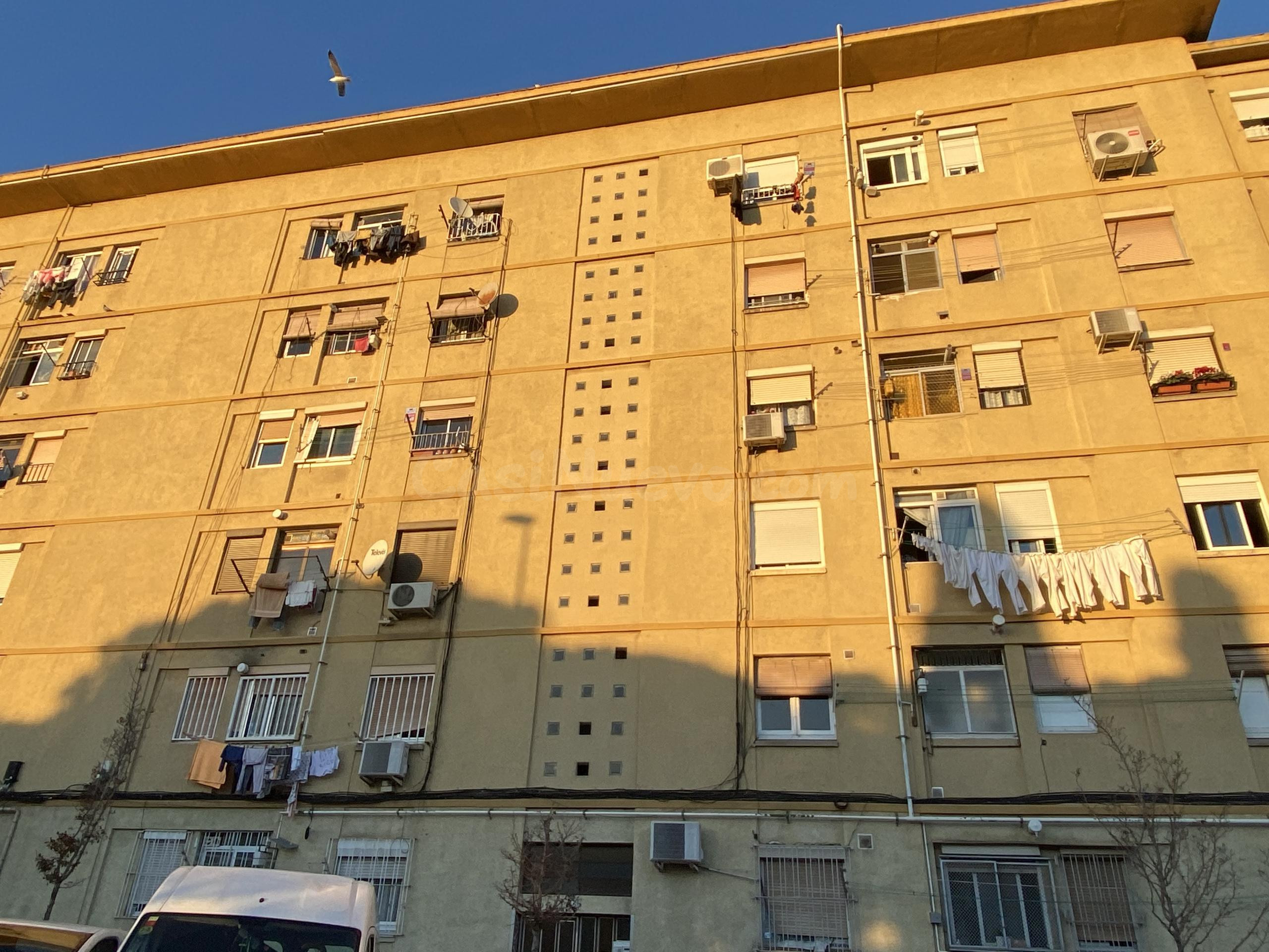 Se vende Piso OKUPADO en Teide 60 Hospitalet de Llobregat (L'), (Barcelona).