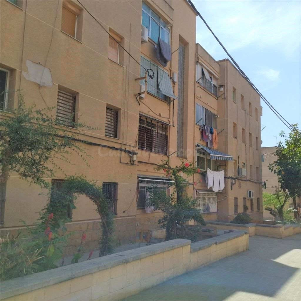 Se vende Piso OKUPADO en Blocs De La Florida 5 Hospitalet de Llobregat (L'), (Barcelona).