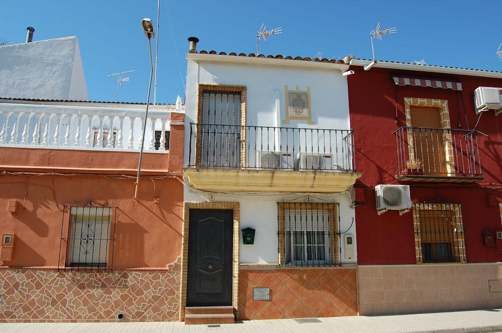 Se vende Casa Adosada OKUPADA en San Pedro 5 Andújar, (Jaén).