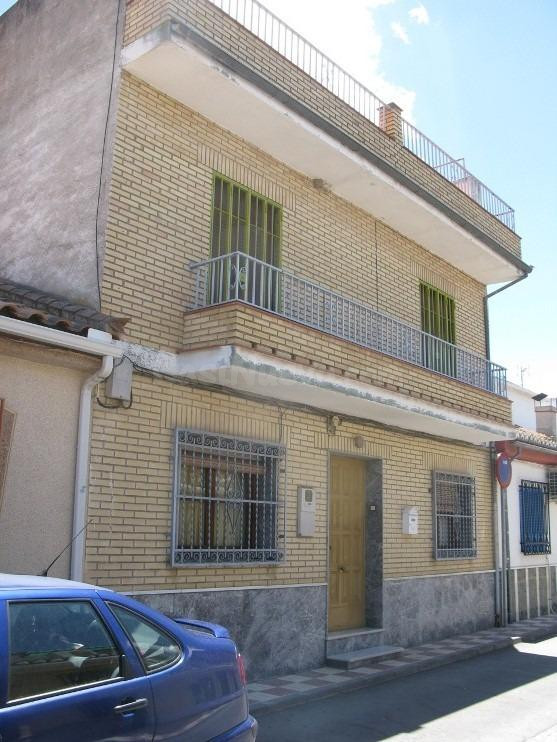 Se vende Casa Adosada OKUPADA en Calle Calle Argentina 19 Santa Fe, (Granada).