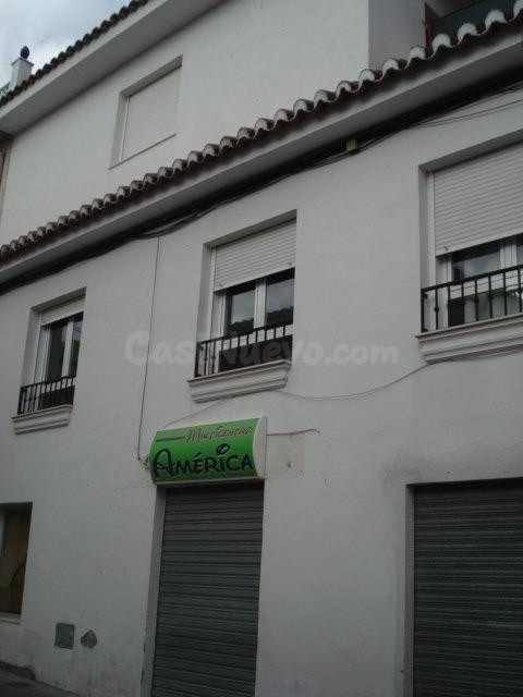 Se vende Casa Adosada OKUPADA en Jose Perez Garzon 3 Santa Fe, (Granada).