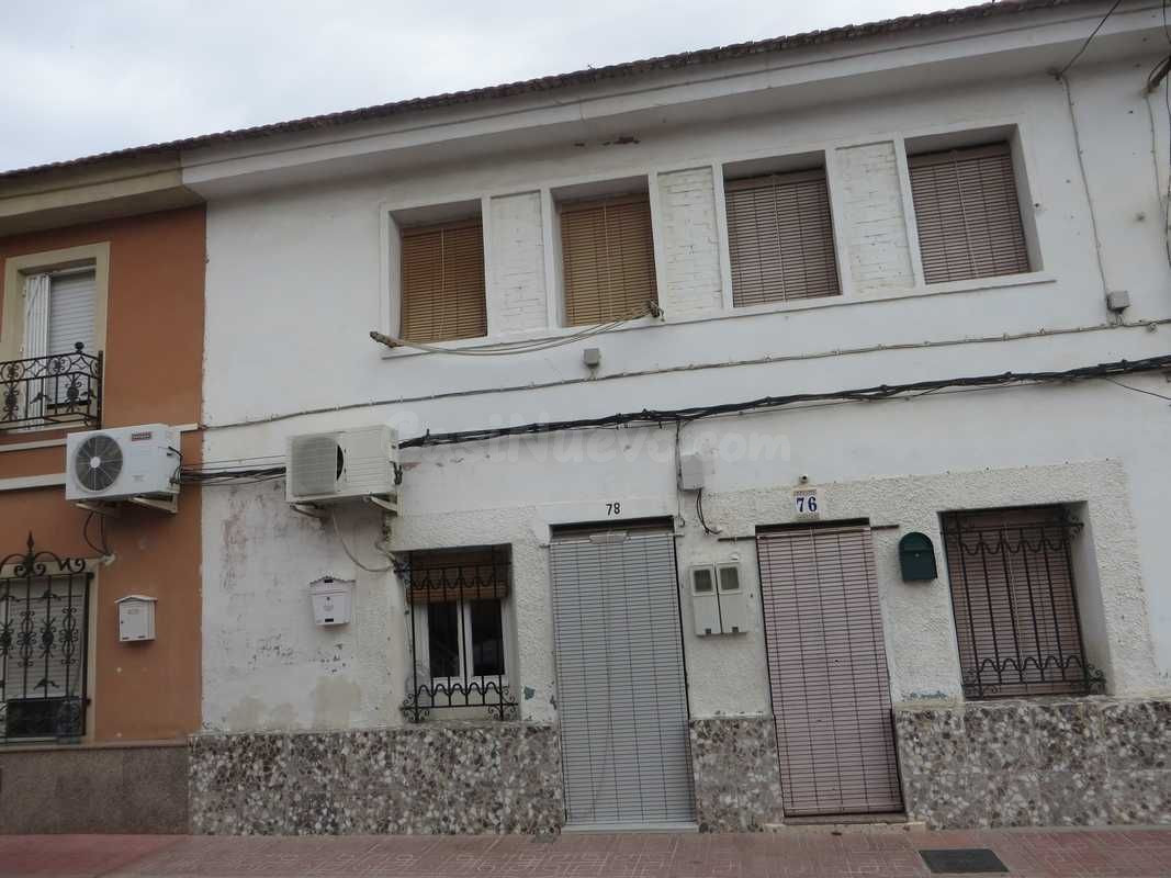 Se vende Casa Adosada OKUPADA en Valle 78 Alcantarilla, (Murcia).