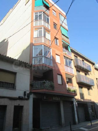 Se vende Piso OKUPADO en Calderon De La Barca 23 Rubí, (Barcelona).