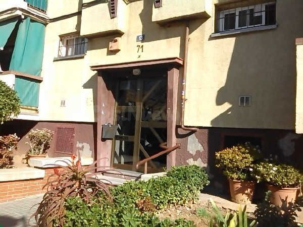 Se vende Piso OKUPADO en Aprestadors 13 Sabadell (Barcelona) - foto 2