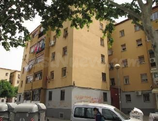 Se vende Piso OKUPADO en Cáceres 14 de Badalona, Barcelona.