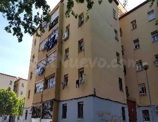 Se vende Piso OKUPADO en Cáceres 14 de Badalona, Barcelona. - foto 3