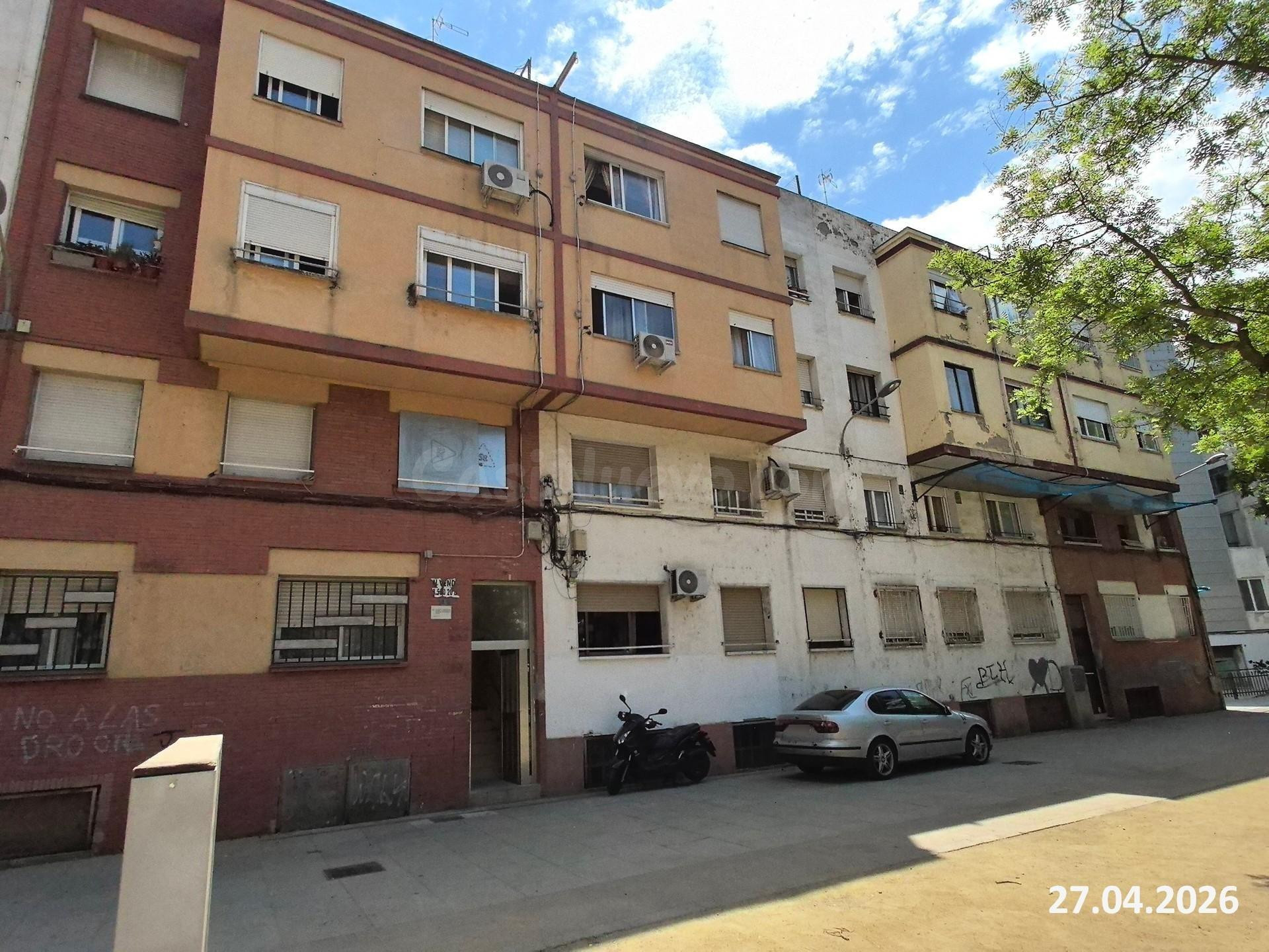 Se vende Piso OKUPADO en Pasaje Monturiol 6 Y 8 Ripollet, (Barcelona).