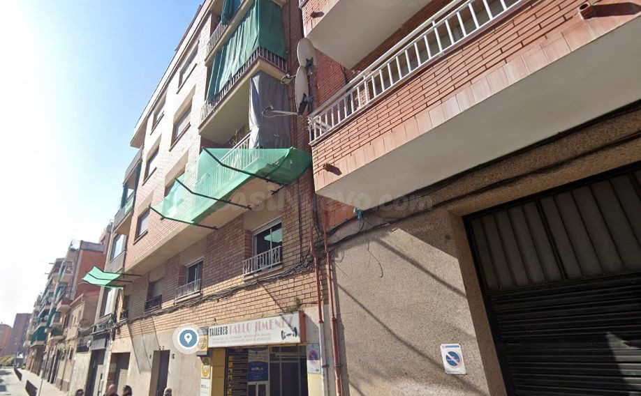 Se vende Piso OKUPADO en Victor Balaguer 33 de Badalona, Barcelona.
