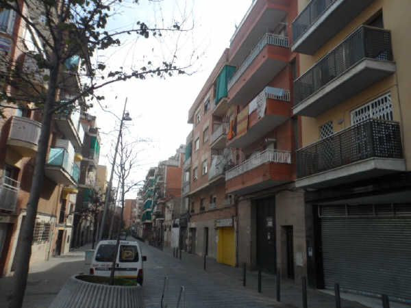Se vende Piso OKUPADO en Victor Balaguer 33 de Badalona, Bar - foto 3