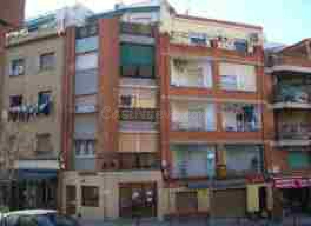 Se vende Piso OKUPADO en Calderon de la Barca 45 de Badalona, Barcelona.