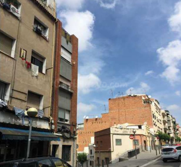 Se vende Piso OKUPADO en Calderon de la Barca 45 de Badalona - foto 2