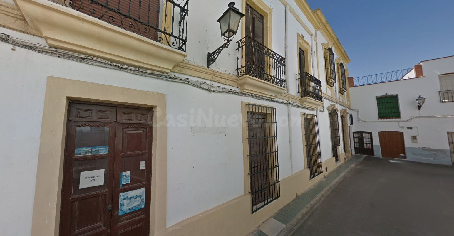 Se vende Casa Adosada OKUPADA en Calle Calle Leonardo Ortega - foto 2