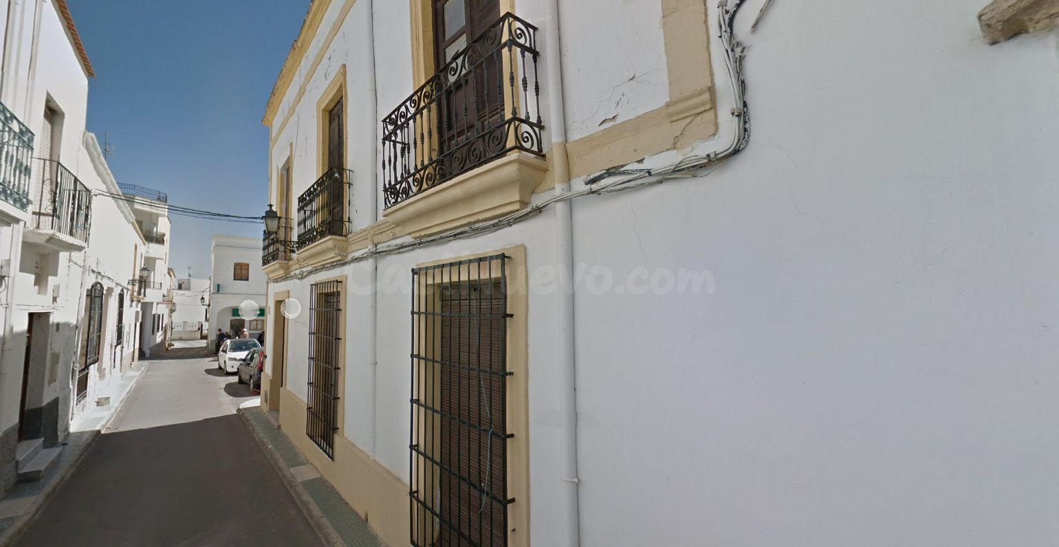 Se vende Casa Adosada OKUPADA en Calle Calle Leonardo Ortega - foto 3