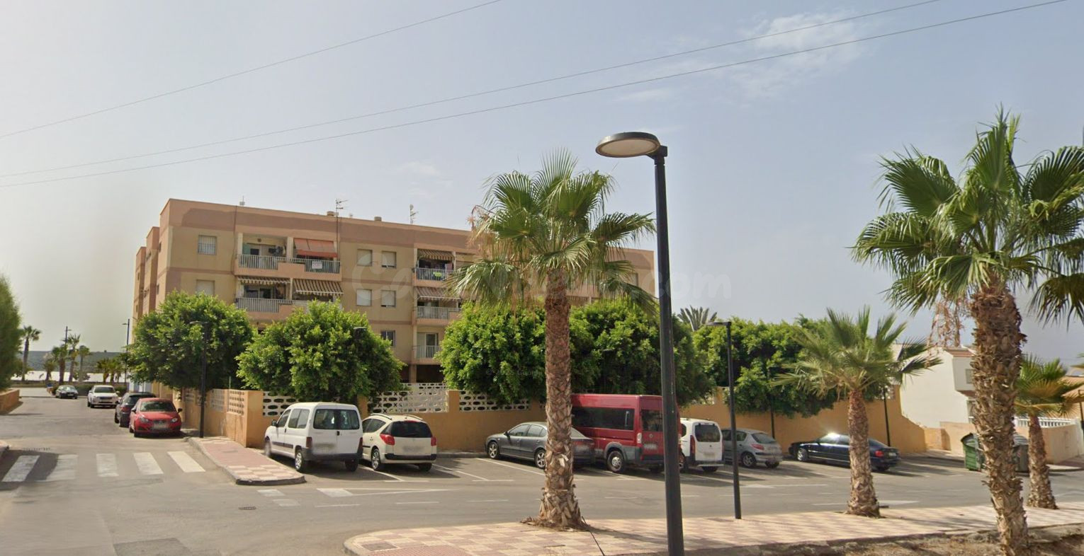 Se vende Piso OKUPADO en Calle Calle Ejido 8 Balanegra (Almería)