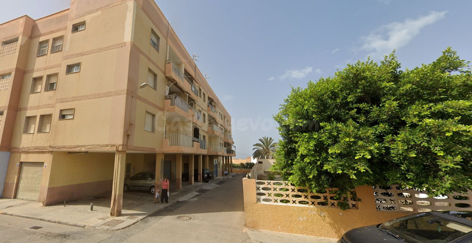 Se vende Piso OKUPADO en Calle Calle Ejido 8 Balanegra (Alme - foto 2