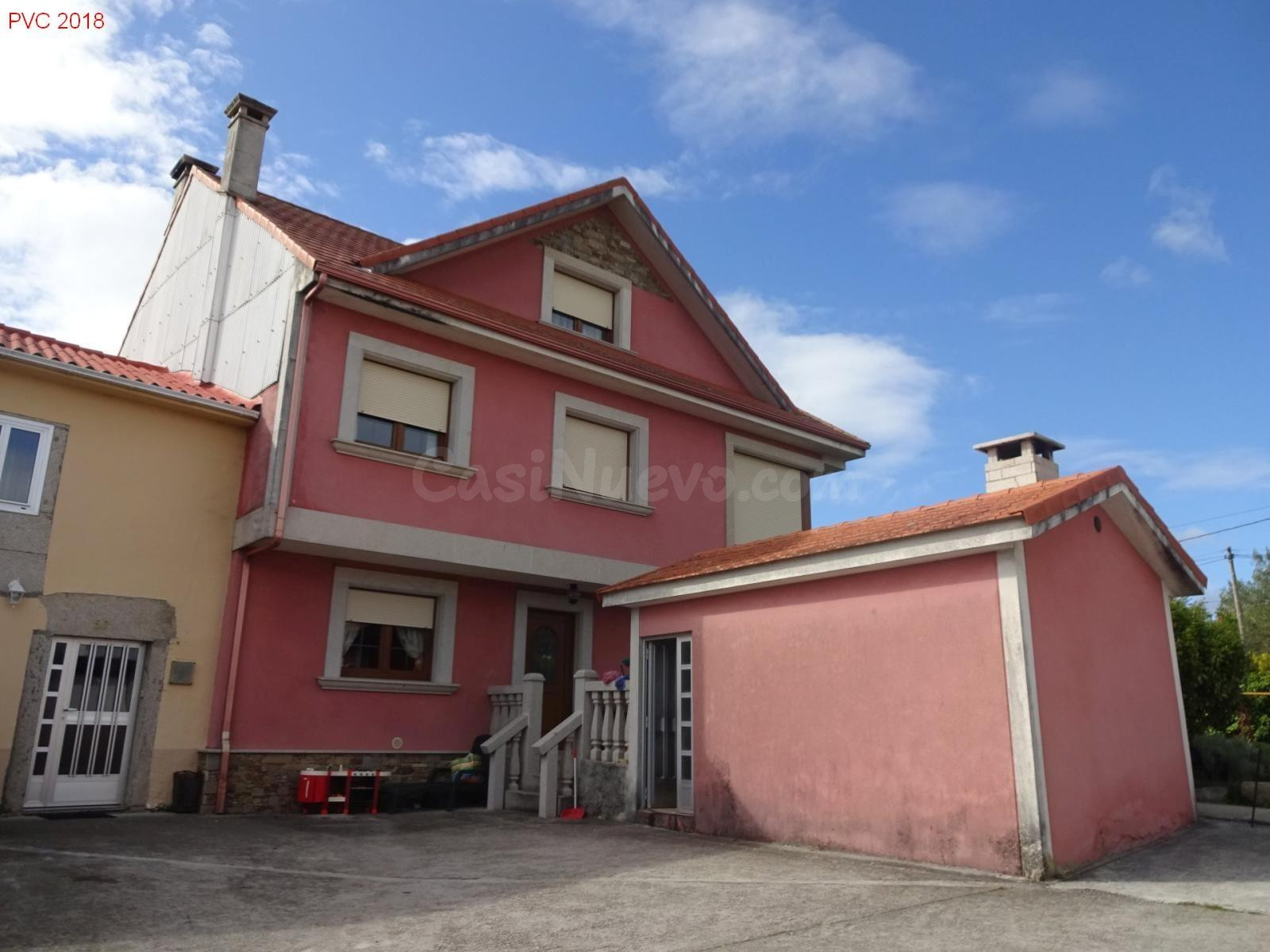 Se vende Casa Adosada OKUPADA en Lugar Campara 1 Ponteceso, (A Coruña).