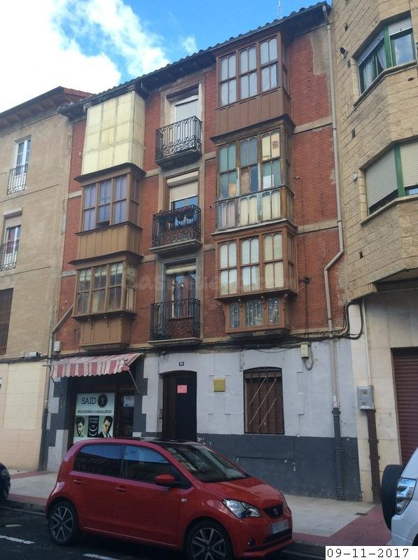 Se vende Piso OKUPADO en Calle Santa Lucia 40 Miranda de Ebro, (Burgos).