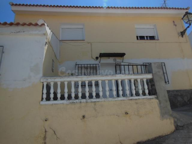 Se vende Casa Adosada OKUPADA en Calle Albaicin (Vent) 3 Alhama de Granada, (Granada).