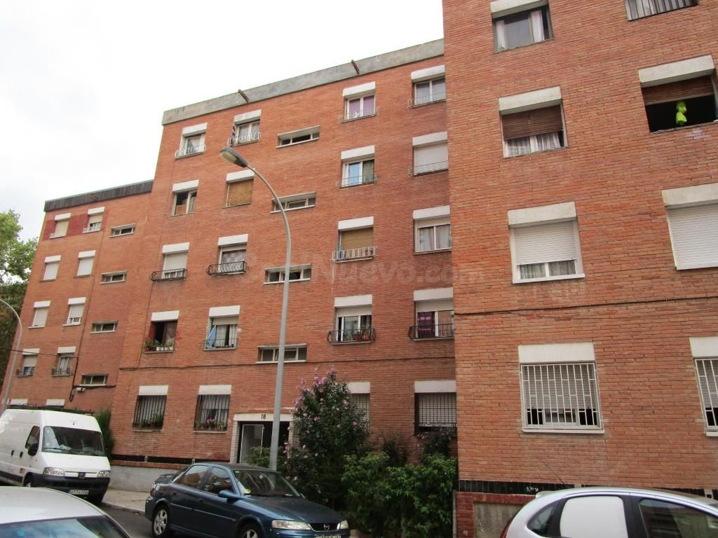 Se vende Piso OKUPADO en Calle del Mas Canals 18 Sabadell, (Barcelona).