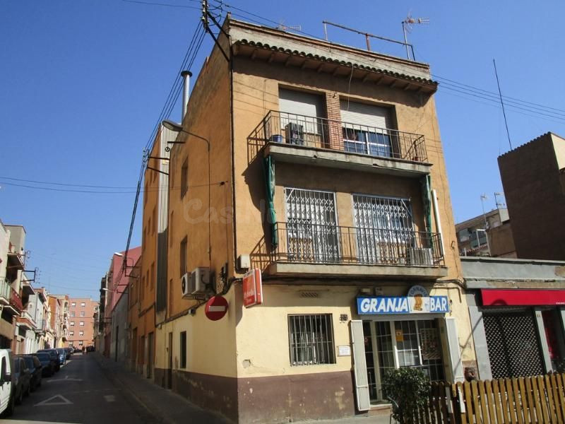 Se vende Piso OKUPADO en Calle Daniel Molina 31 Sabadell, (Barcelona).