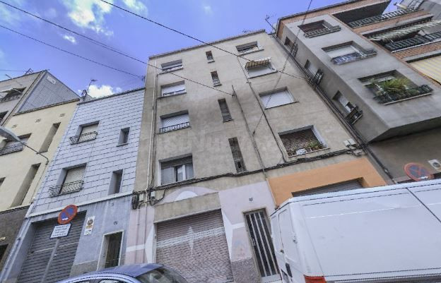 Se vende Piso OKUPADO en Calle Germa Joaquim 133 Terrassa, (Barcelona).