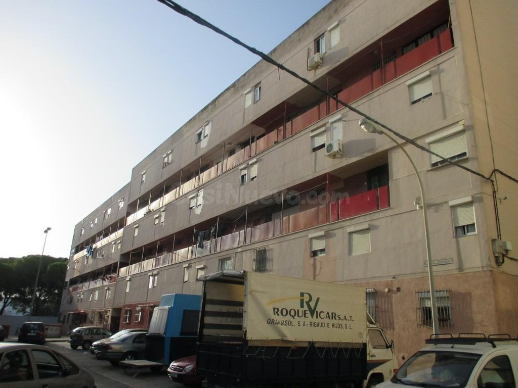 Se vende Piso OKUPADO en Calle Micaela Parada 2 Jerez de la Frontera, (Cádiz).