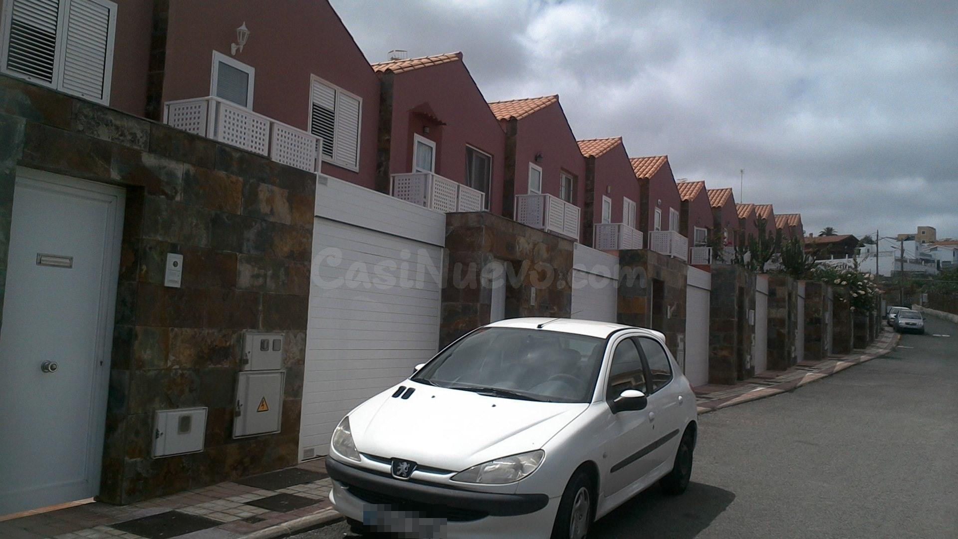 Se vende Casa Adosada OKUPADA en Calle Acoran 2 Firgas, (Las Palmas).