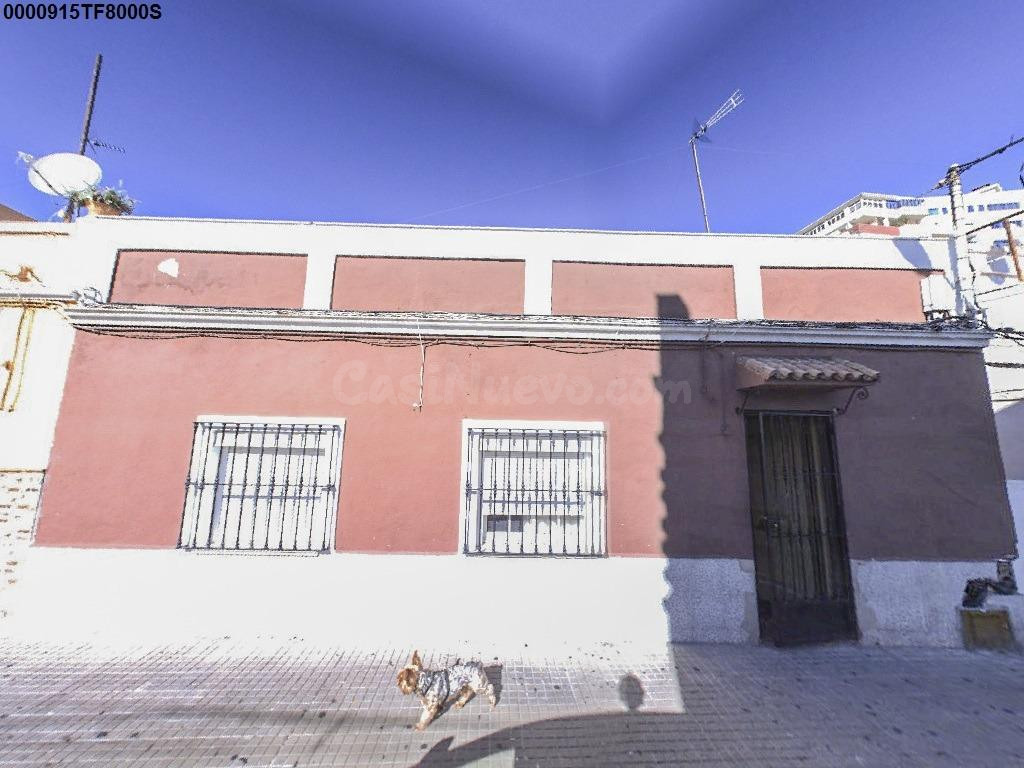 Se vende Casa Adosada OKUPADA en Calle Ponce De Leon 8 Algeciras, (Cádiz).