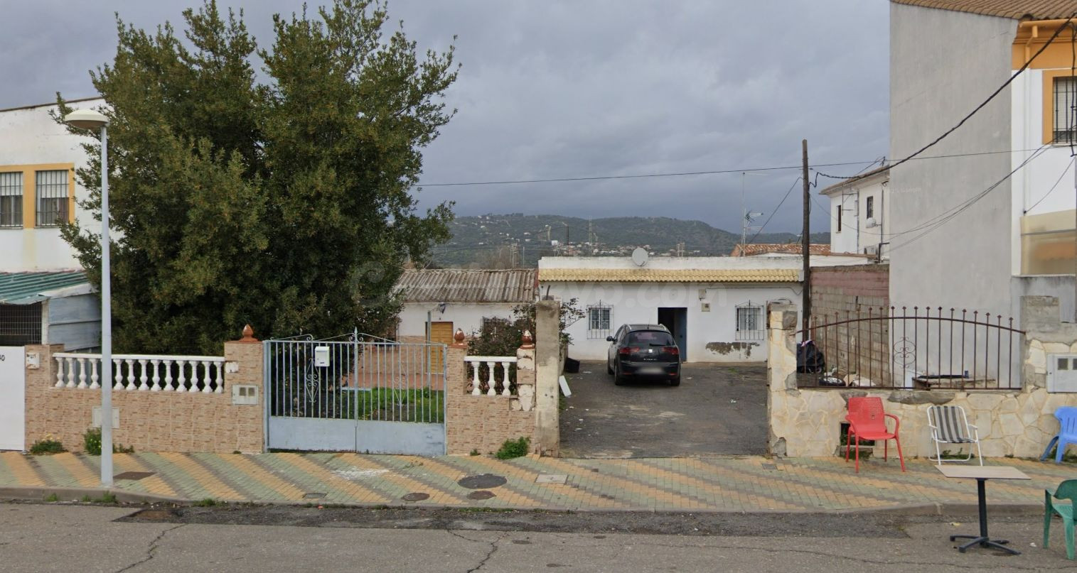 Se vende Piso OKUPADO en Camino Veredon De Los Frailes 336 Córdoba, (Córdoba).