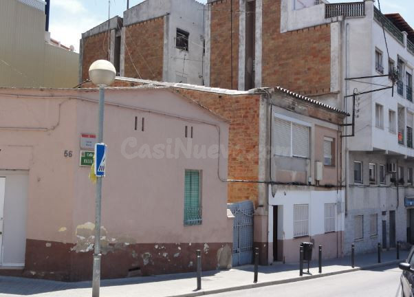 Se vende Piso OKUPADO en Calle de La Masía 54 Montcada i Reixac, (Barcelona).