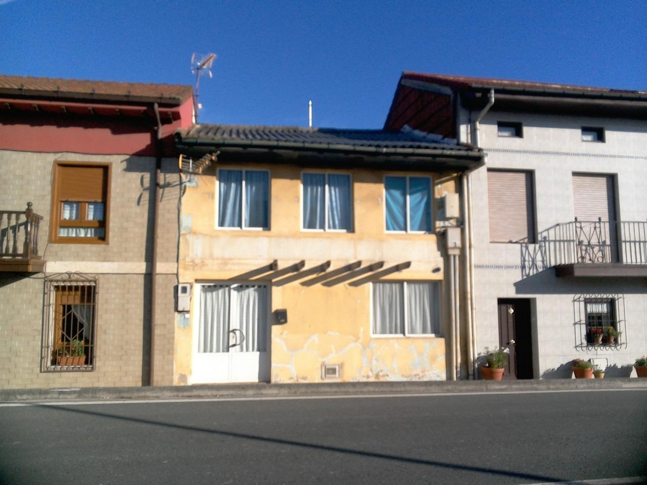 Se vende casa Adosada OKUPADA en Calle Camarreal 114 Santander (Cantabria)