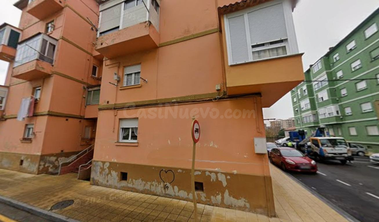 Se vende Piso ALQUILADO en Calle Río Ebro 9 de Torrelavega (Cantabria).