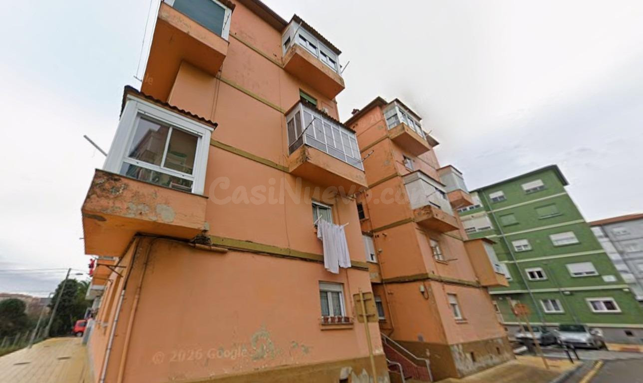 Se vende Piso ALQUILADO en Calle Río Ebro 9 de Torrelavega ( - foto 2