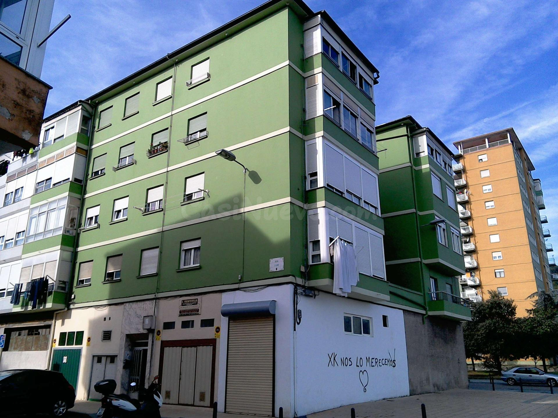 Se vende Piso ALQUILADO en Calle Río Ebro 9 de Torrelavega ( - foto 4