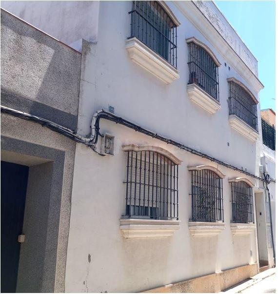 SE VENDE inmueble ALQUILADO en Calle San Diego 7 Chiclana de - foto 2